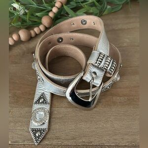 Vintage Leatherock size s/m belt in excellent condition!!